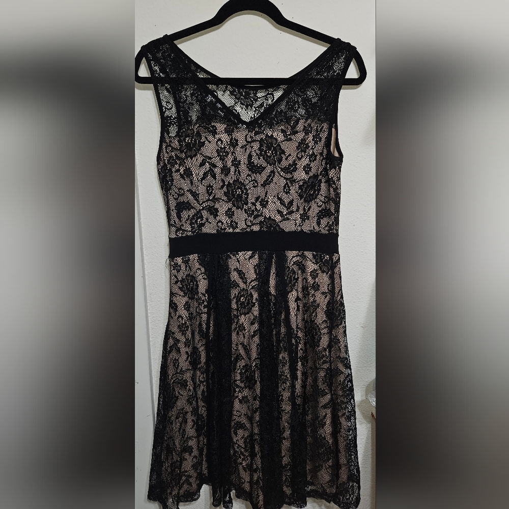 Chic Black Lace Midi Dress - Picture 3 of 5
